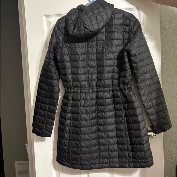 Women's The North Face Thermoball
Hooded Parka - Picture 5 of 5